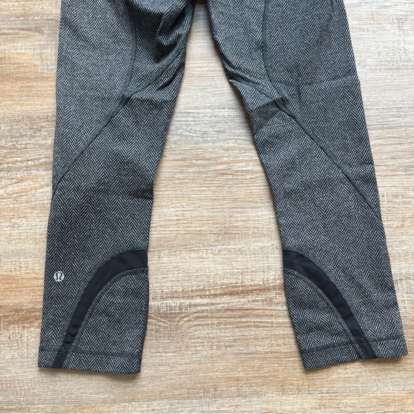 Lululemon Run Inspire Crop Leggings Heathered gray herringbone EUC - Picture 8 of 9